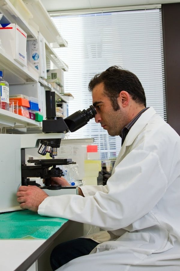 Comment naviguer dans le monde des start-ups en biotechnologie pour les non-scientifiques ?