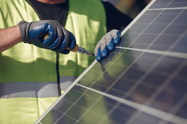 Panneau solaire photovoltaïque : guide pour une installation fiable
